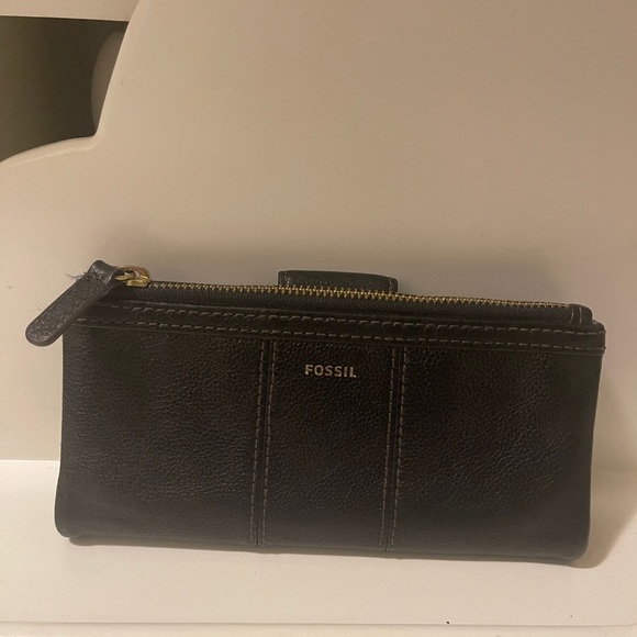 Fossil BLACK LEATHER flap wallet in good conditions just have some sign of usege - Picture 15 of 15